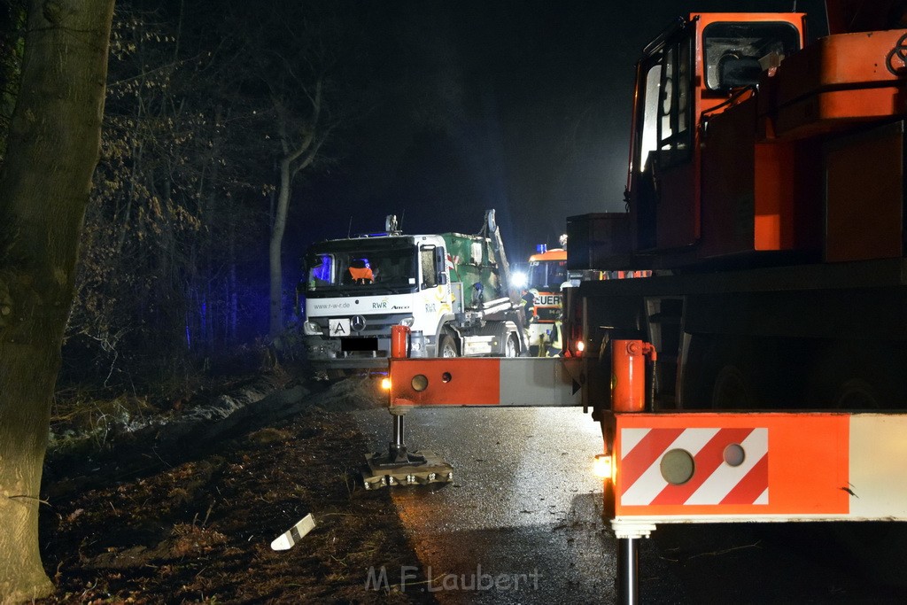 Container LKW umgestuerzt Koeln Brueck Bruecker- Dellbruecker Mauspfad P545.JPG - Miklos Laubert